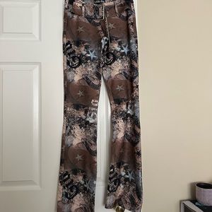 Pants with designs cute for any time of the year! Fits like a 4